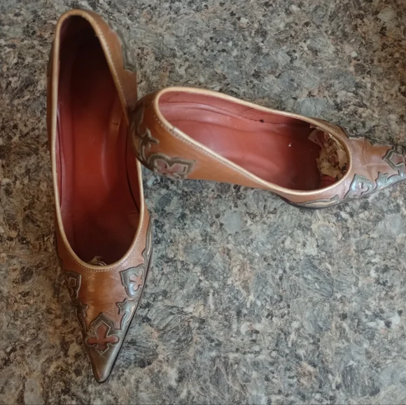 Donald J Pliner Pointed-Toe Pumps Size 8M - Picture 4 of 9